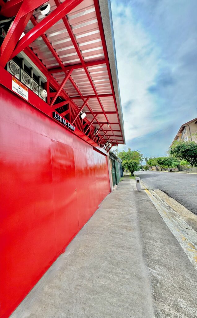 LEGAL coop Büro von außen rechts
